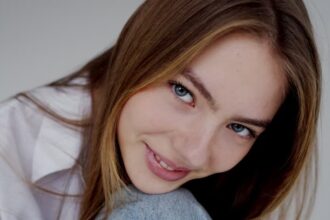 Kira Pregiato artistic portrait representing digital fashion influence